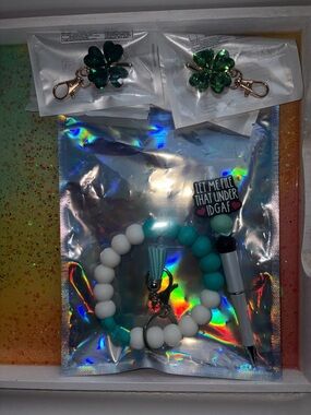 4 Piece Bundle! Handmade Beaded Pen Keychain Bracelet Crystal Shamrock Keychains